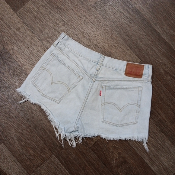 Levi's 501 Cut Off Shorts Women's Size30 Button Fly Light Denim - Picture 2 of 4